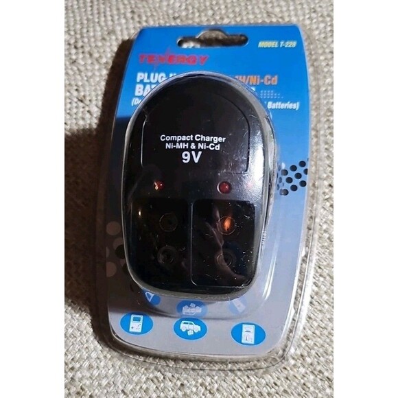 Tenergy Plug-In Type Ni-MH/Ni-Cd Battery Charger (9V Block) T-228 & 2 Batteries - Picture 3 of 6